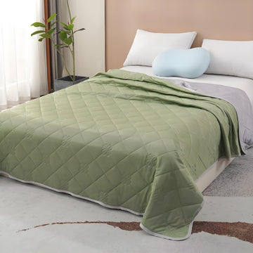 Four-Leaf Clover Cooling Blanket for Hot Sleepers